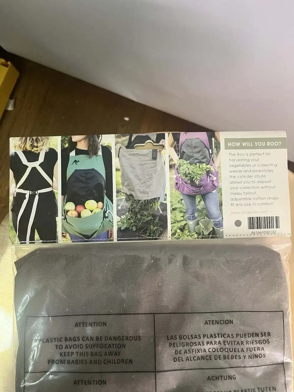 NWT The Roo Gardening Apron Pocket Harvesting Water-Resistant Joey Pouch Tools